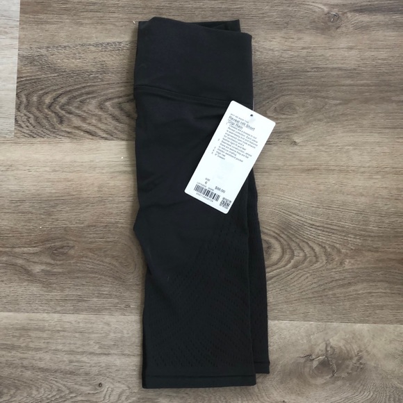 lululemon athletica Pants - NWT Lululemon Reveal High Rise Short Digi Rain